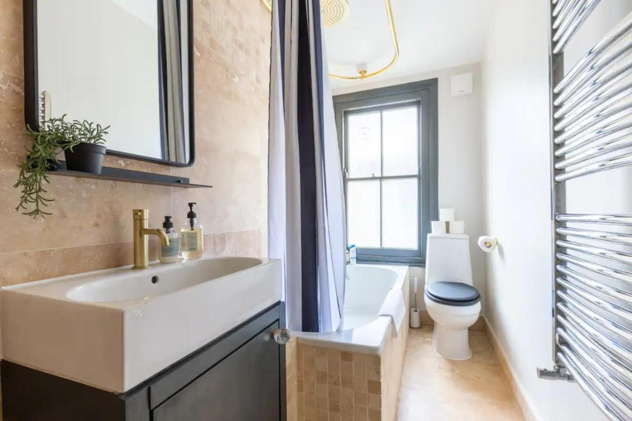Luxuriously Designed 3 Bedroom Apartment In Clapham 런던 외부 사진