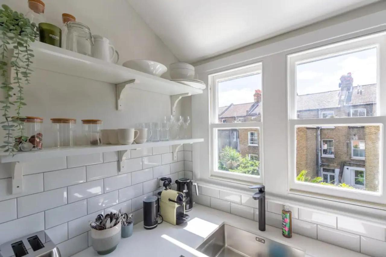 Luxuriously Designed 3 Bedroom Apartment In Clapham 런던 외부 사진